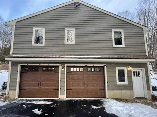 9x7 Acadia 138 North Hatley LP, Chocolate Walnut, Black window frame with Richmond inserts