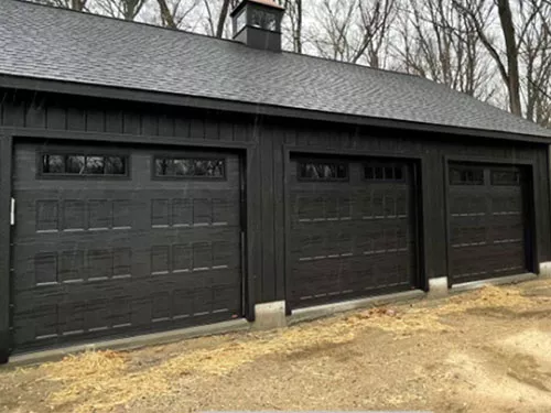 9x8 Standard+ Shaker-Flat XS, Black window frame with Richmond inserts